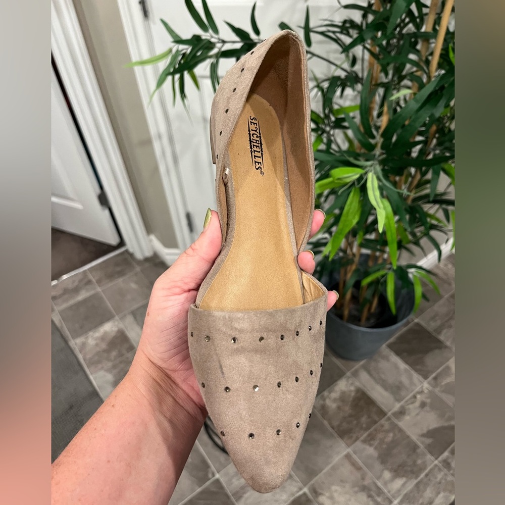 Seychelles brand taupe flat with rhinestone detail - Picture 6 of 16